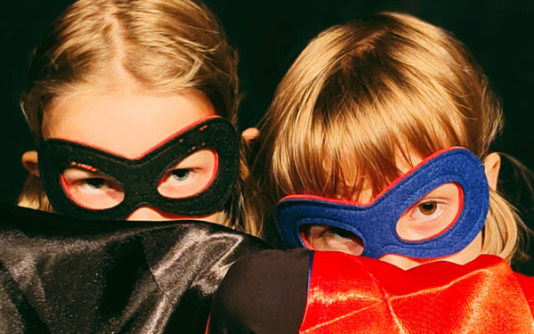 Stückentwicklung zum Thema: “WER BIN ICH? – mit und ohne Maske 2wöchig